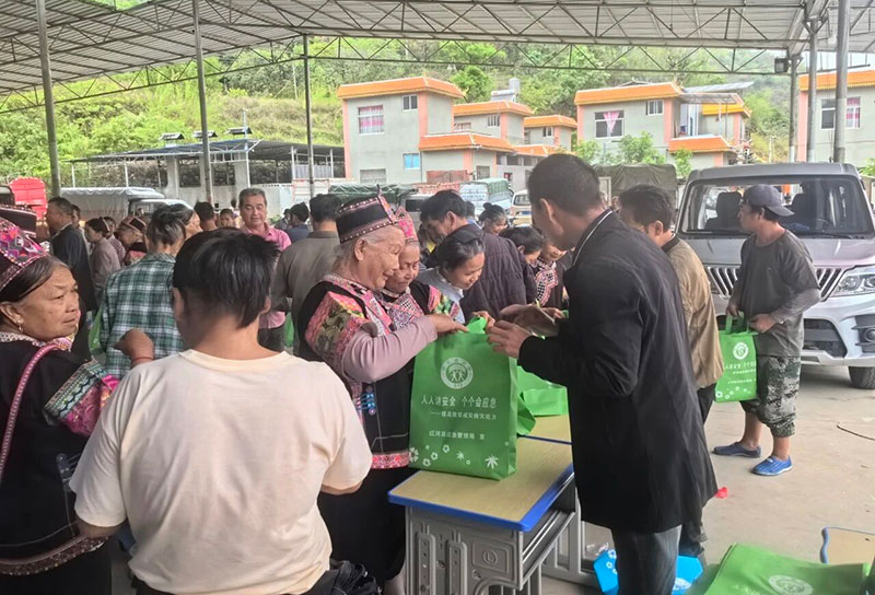 红河县迤萨镇开展防汛宣传-2026年5月12日摄-伏玉