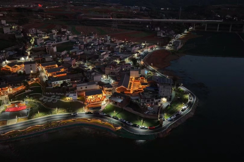 张基屯夜景。曲靖市文旅局供图