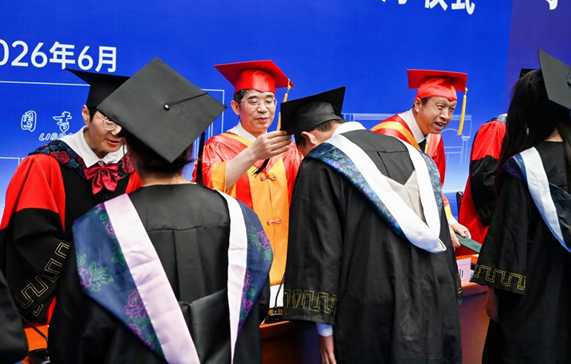 毕业典礼现场。昆明医科大学供图