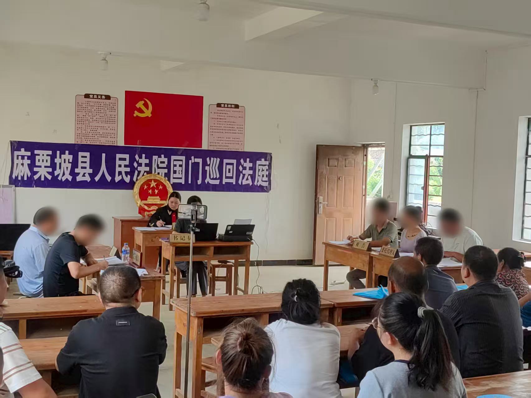麻栗坡县人民法院开展巡回办案。