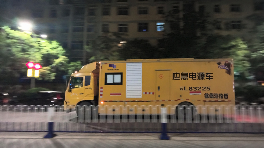 云南电网大理供电局星夜驰援广西贵港保供电。李思宇摄