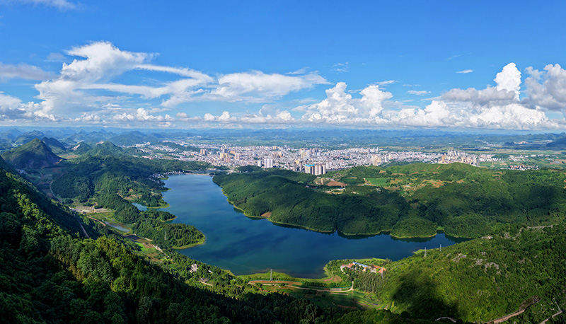 罗平县城。