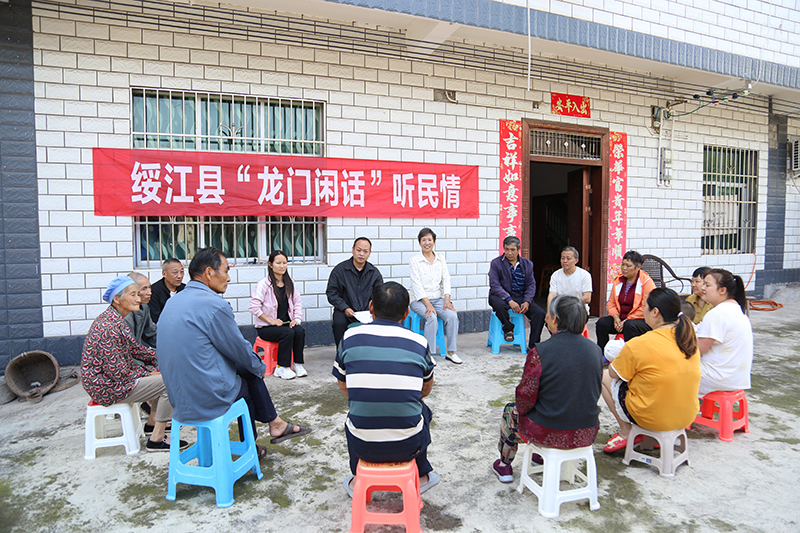 绥江县巧用“龙门闲话”群众议事模式1