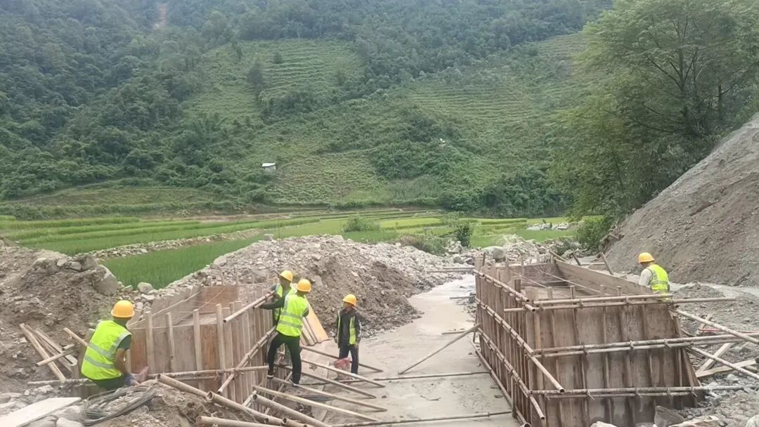 洛恩乡产业路施工。何自光摄