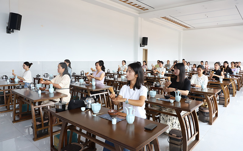 點茶培訓班現場。景東縣融媒體中心供圖