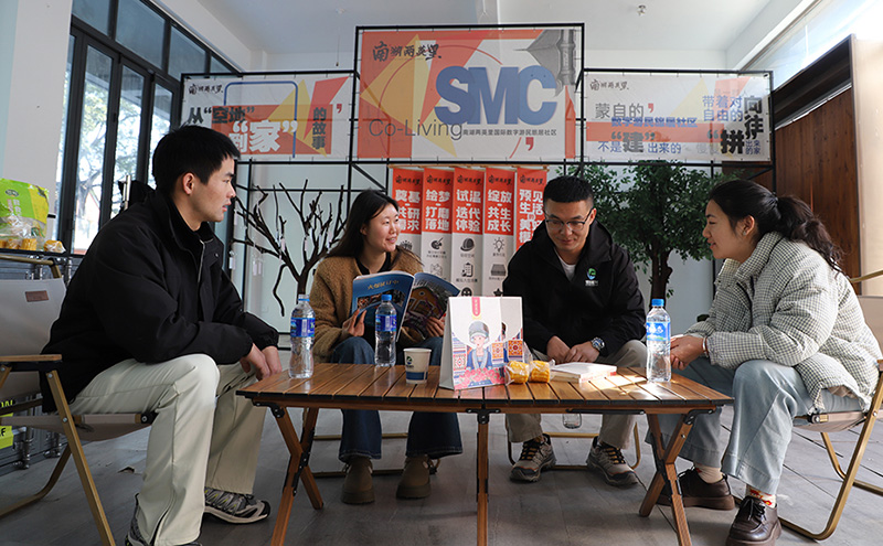 “南湖两英里”青年友好型（“数字游民”）社区吸引各地青年入驻创业。蒙自市融媒体中心供图