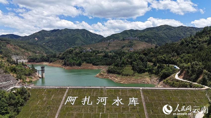 阿扎河水库。 赵龙云摄