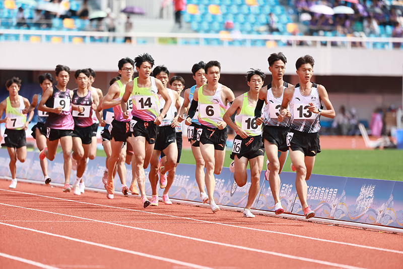 4、1500米，16号李秉尧，3号罗智辉