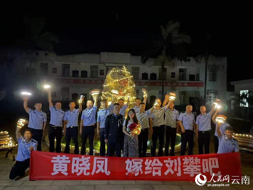2021年刘攀向女友黄晓凤求婚时的合影。钟润林摄