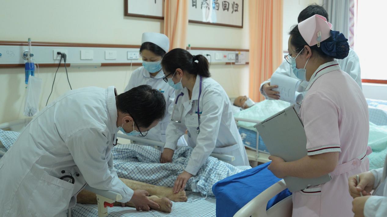 医院推行医师药师联合查房机制1