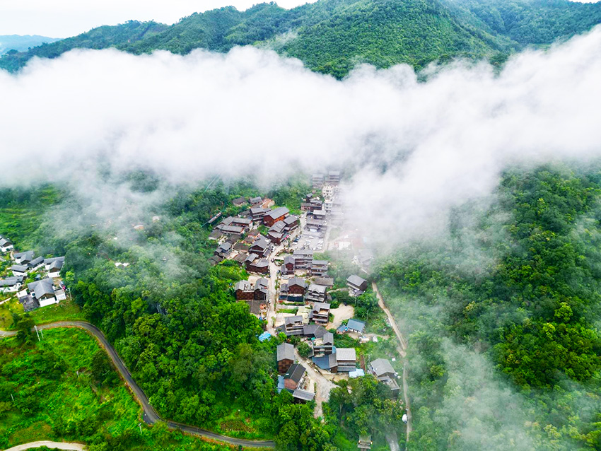 六郎城村全貌。