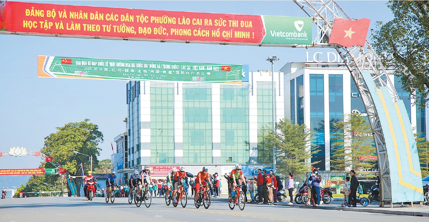 中越“两国一赛道”国际自行车比赛现场。　红河州委宣传部供图