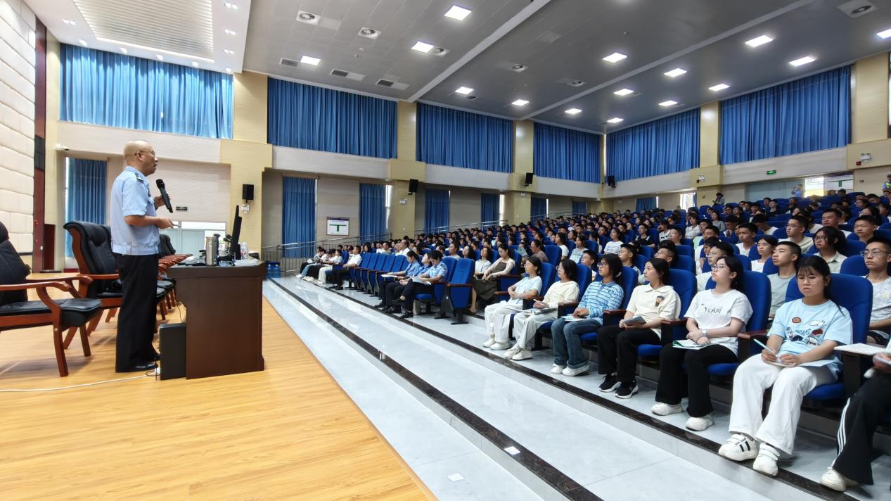 普法宣传活动现场。水富市公安局供图