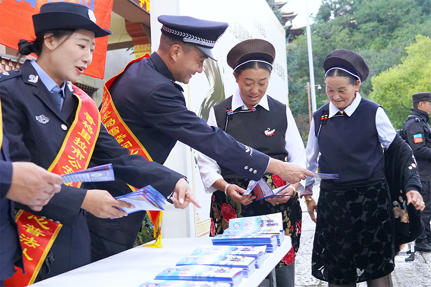 民警正在执勤。
