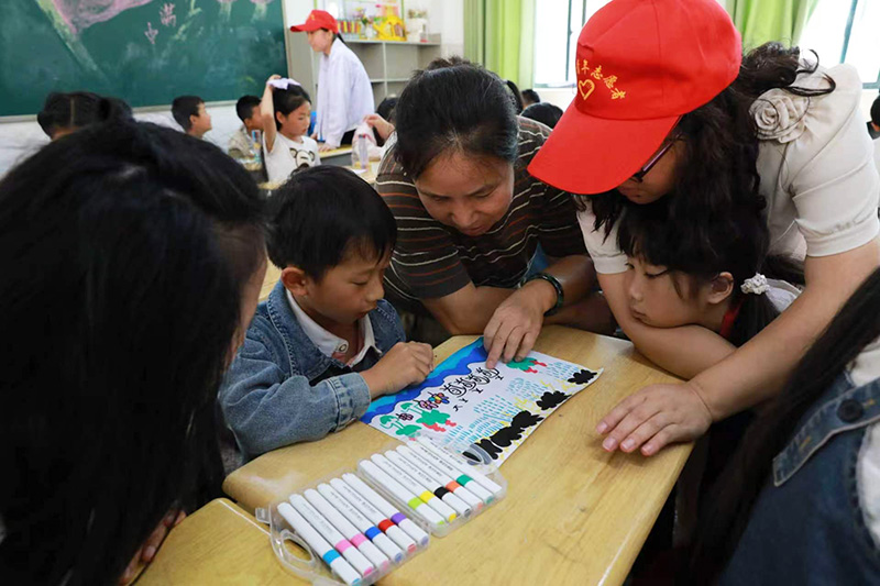 以画为媒，心理辅导老师读懂孩子内心情绪,摄影者：陶晗