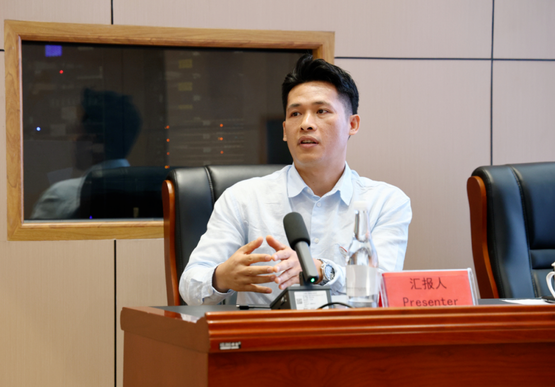 老挝国立大学社会科学学院考古系主任宋迈·辛通博士作交流分享