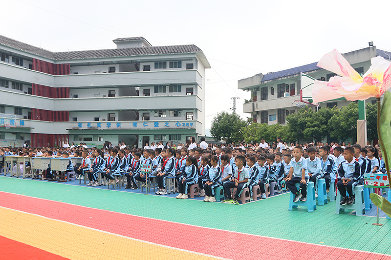 寧洱鎮第一小學“開學第一課”。陶家發-攝