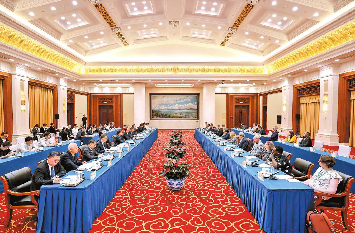 9月6日，省委书记王宁，省委副书记、省长王予波在昆明会见来滇出席《昆明—蒙特利尔全球生物多样性框架》实施进展全球审议昆明对话会的嘉宾代表。　　本报记者　周灿　摄