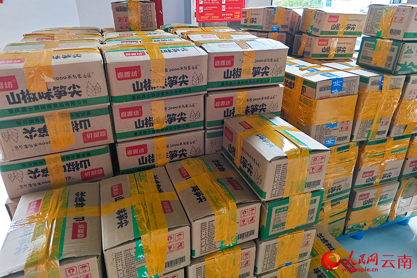 准备发往各地的农特产品。人民网记者 李发兴摄