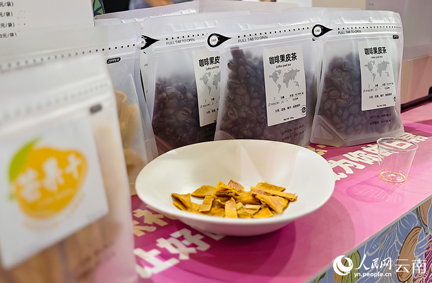 咖啡果皮茶等衍生产品也颇受欢迎。人民网 尹馨摄