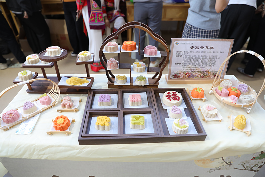 大理中醫藥文化夜市上展出的藥膳食品。大理州中醫醫院供圖