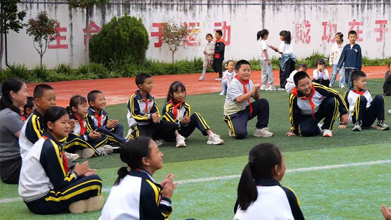 云鹤镇新生邑小学学生课间活动4