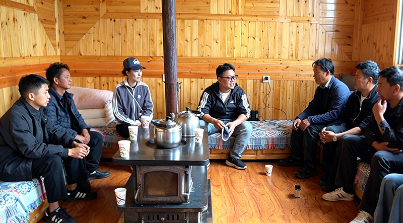 “家庭会议”现场。
