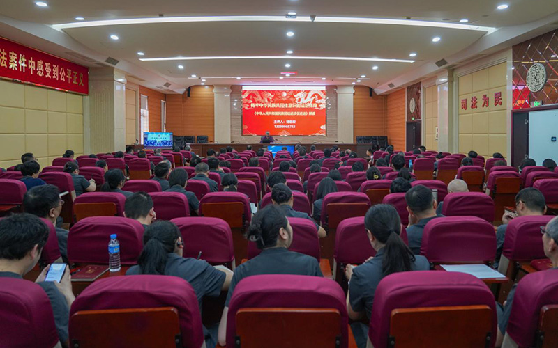 邀请专家学者解读《中华人民共和国民族团结进步促进法》。