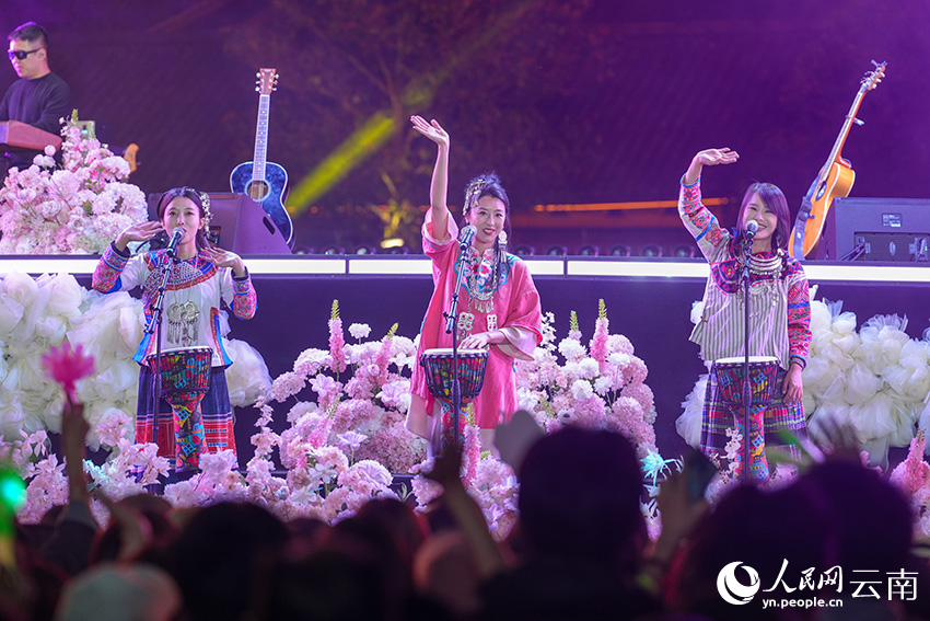 2026丽江民谣音乐季“古城之夜”现场。人民网记者 虎遵会摄