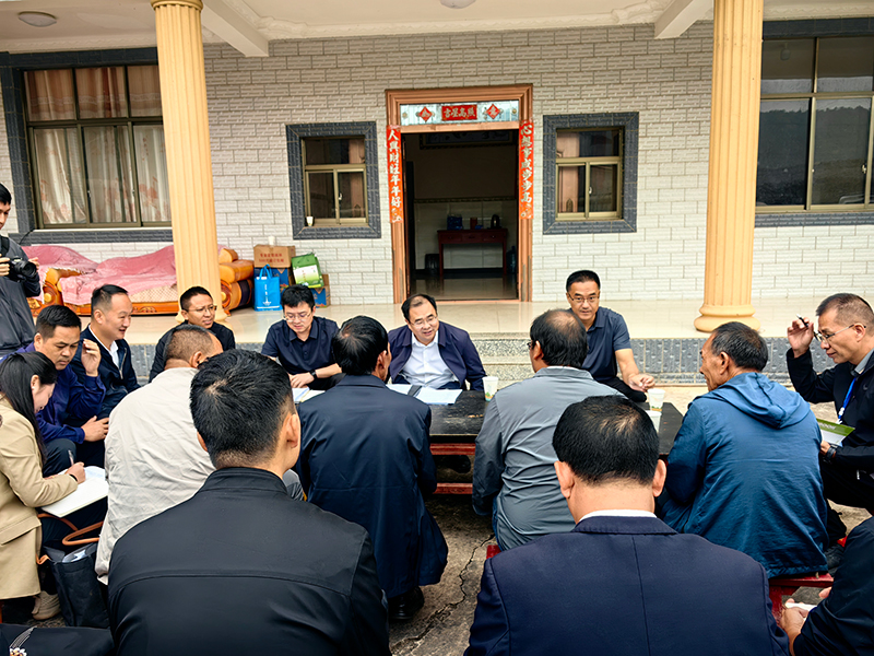 坝院宣讲，现场为群众解忧。南华县委宣传部供图