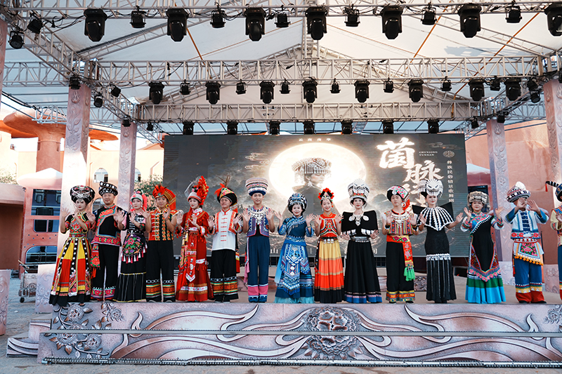县文艺宣讲分队的《菌脉行歌》演出现场。南华县委宣传部供图