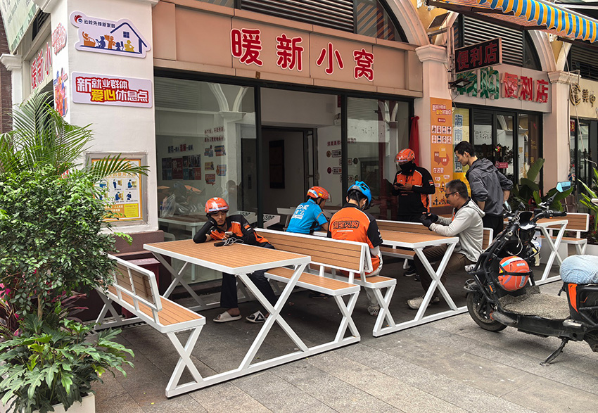 新就業群體在開遠市壹然廣場暖心小窩休息-梁潔攝