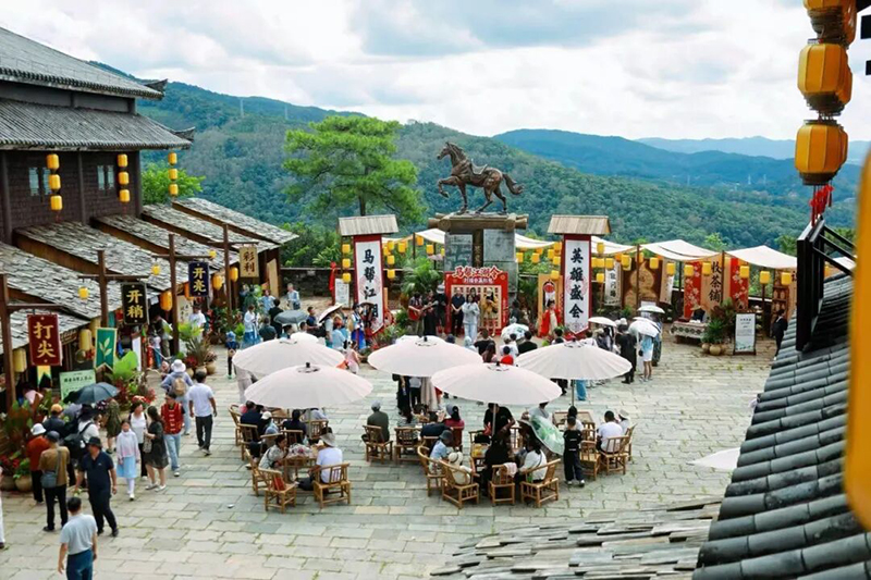 普洱茶马古道遗址公园游人如织