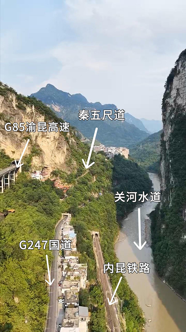 【1】先秦古道、水道、铁路、公路、高速，五条不同时期的交通线路同框。盐津融媒供图