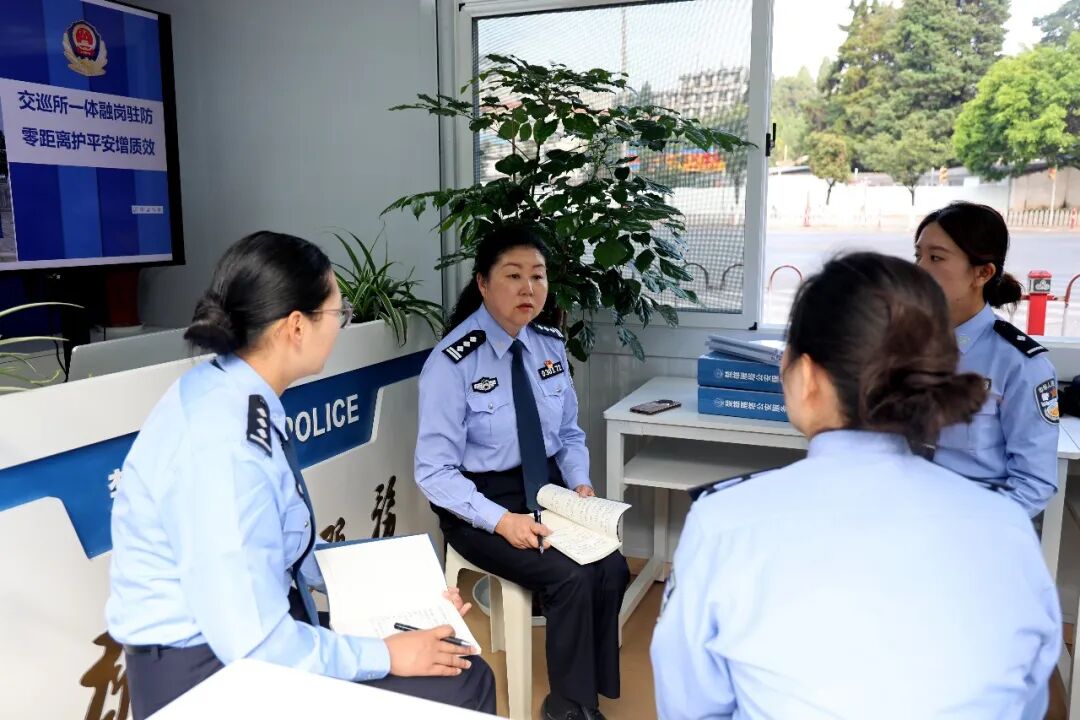 师徒每周召开学习交流会。