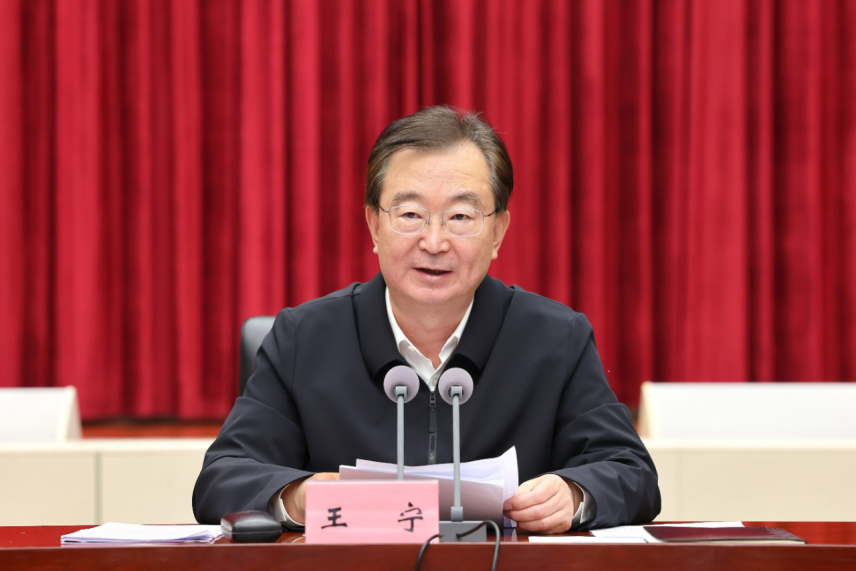 8月28日,全省换届后县(市、区)党政正职视频培训会上,王宁为大家作辅导报告、讲授专题党课。