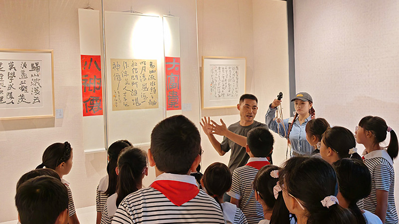 “见山·凌海涛书法艺术展”在巍山古城南诏博物馆开展。