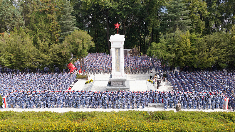 图一-烈士纪念碑下沉浸式思政实践活动现场