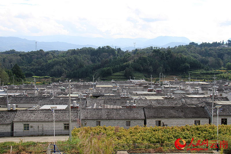 茅草地村是异地搬迁村。人民网记者 程浩摄
