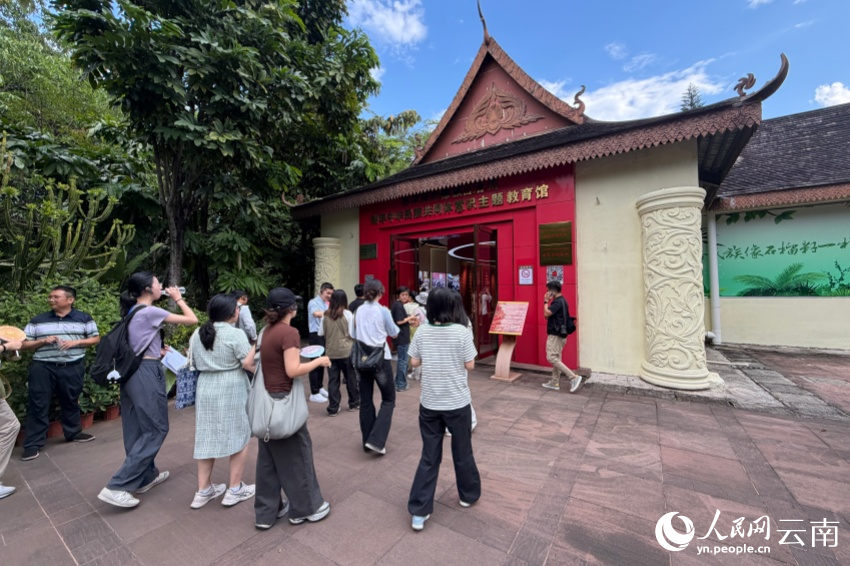 【4】位于曼听御花园内的铸牢中华民族共同体意识主题教育馆。人民网记者 薛丹摄