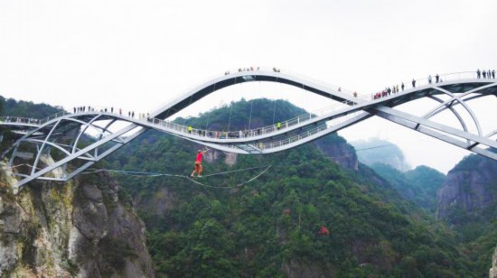 比賽現場驚險萬分。中國登山協會供圖