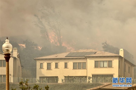 （國際）（2）美國加州南部野火導致數萬居民被迫撤離