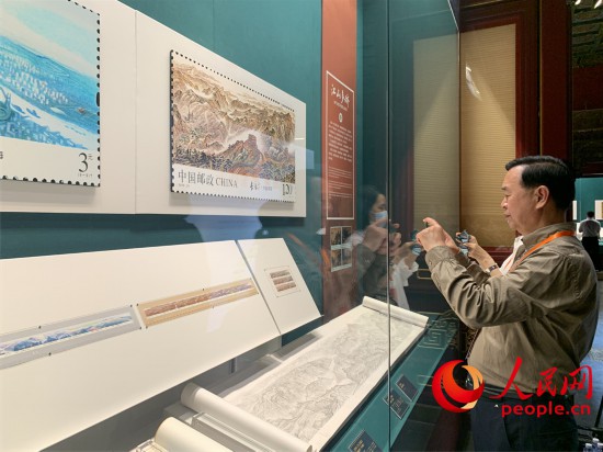 游客參觀故宮主題郵票特展。人民網 劉穎穎攝