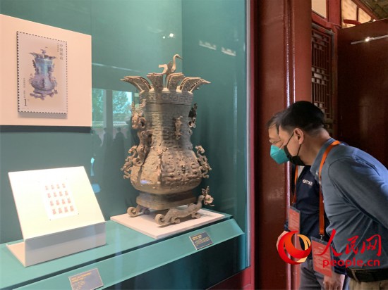 游客參觀故宮主題郵票特展。人民網 劉穎穎攝