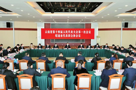 1月11日下午，王予波参加昭通市代表团审议。本报记者 陈飞 摄