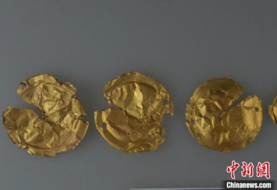 圖為出土的金泡。　鄭州市文物考古研究院 攝
