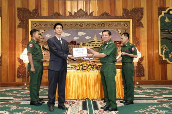 中国驻缅甸大使馆向缅甸捐赠救灾物资。中国驻缅甸大使馆供图
