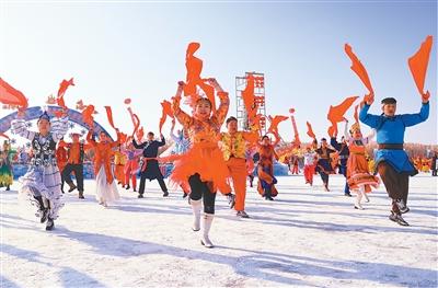 在新疆巴音郭楞蒙古自治州博斯騰湖大河口景區，當地農牧民群眾載歌載舞。中國科學院新疆生態與地理研究所埃及籍副研究員 奧薩馬·穆罕默德攝