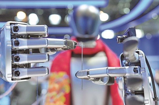 更稳、更快、更拟人人形机器人跑步前进(图1)